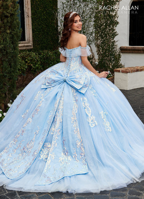 RQ2166 La Reina by Rachel Allan