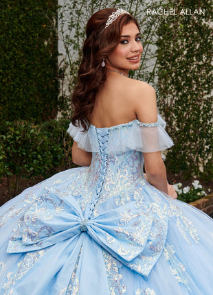 RQ2166 La Reina by Rachel Allan