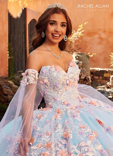 RQ2161 La Reina by Rachel Allan