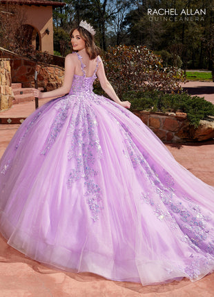 RQ2172 La Reina by Rachel Allan