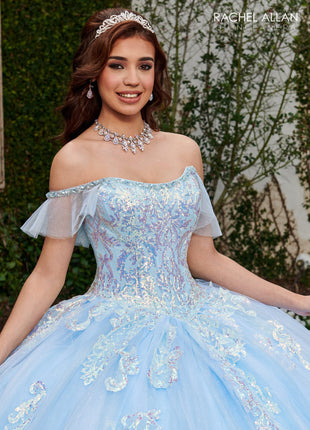 RQ2166 La Reina by Rachel Allan