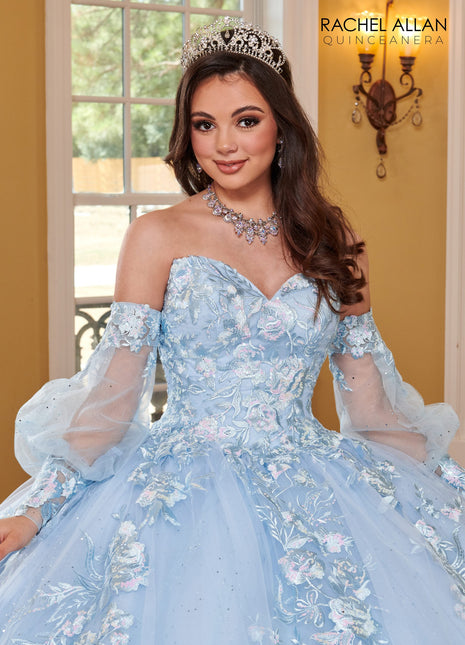 RQ2168 La Reina by Rachel Allan