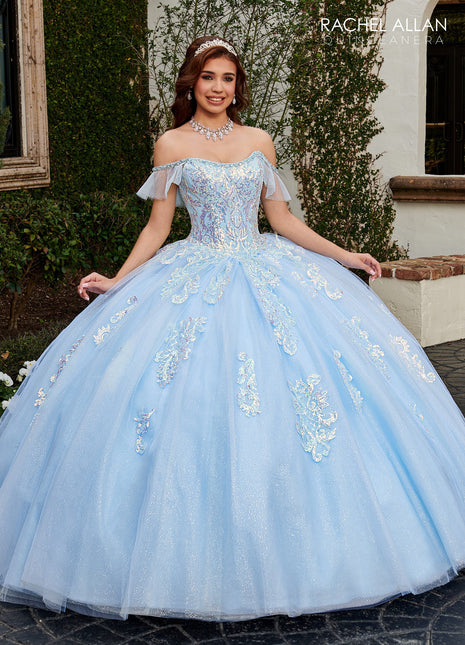 RQ2166 La Reina by Rachel Allan