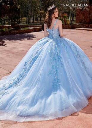 RQ2172 La Reina by Rachel Allan