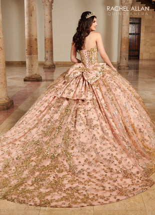 RQ2176 La Reina by Rachel Allan