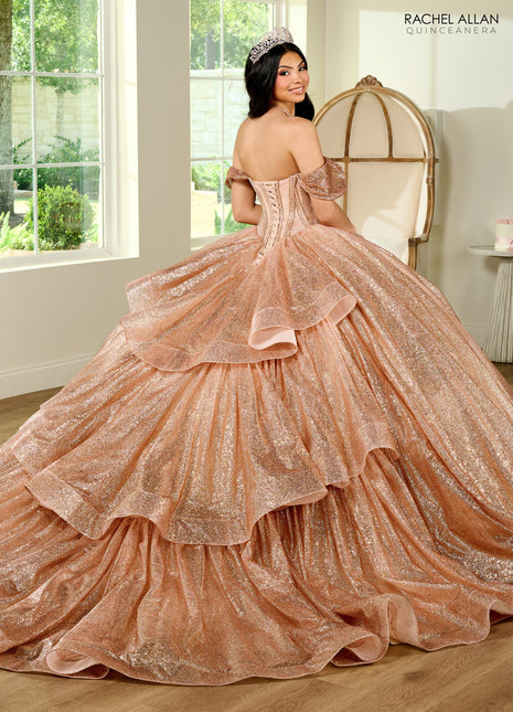 RQ2183 La Reina by Rachel Allan