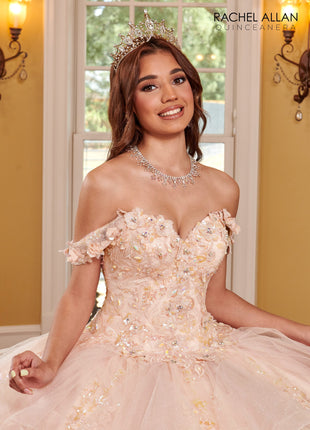 RQ2165 La Reina by Rachel Allan