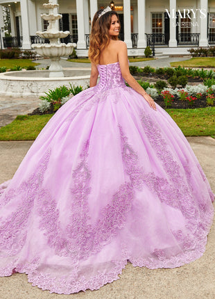 MQ2156 La Reina by Rachel Allan