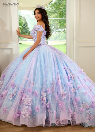RQ2190 La Reina by Rachel Allan